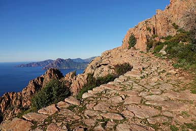 Le sentier muletier Piana–Ota : une immersion dans l'histoire corse